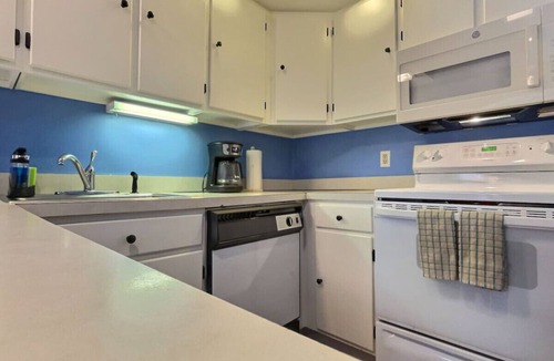 Mendon Apartment | Winter Melody - Fireplace, Games, Bus Stop to Mtn