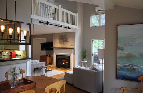 Quechee Condo | WINTER RENTAL - The Fairway House - Bright 3 Master BR
