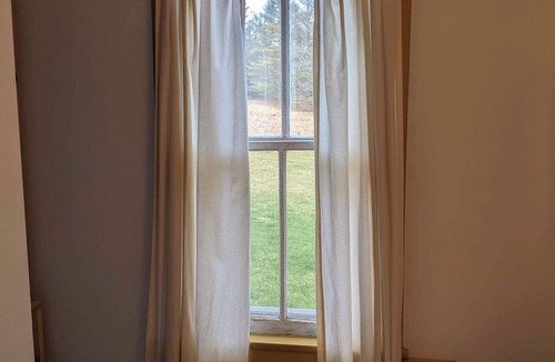 Londonderry Other | Winter wonderland! Snowshoe, x-country out front door! Minutes from slopes!