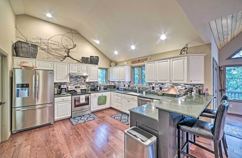 Roseland House | Wintergreen Resort Home w/Deck: Walk to Slopes