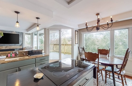 Warren Apartment | Wonderful Condo Close to Sugarbush Resort with Pool, Hot Tub, & WiFi