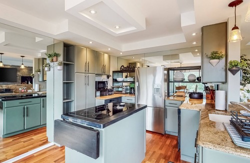 Warren Apartment | Wonderful Condo Close to Sugarbush Resort with Pool, Hot Tub, & WiFi