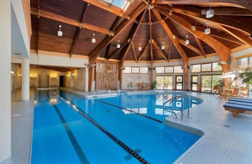 Killington House | Woods V17 2-Bed & Loft with Fireplace, whirlpool tub, and sports center