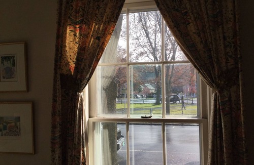 Woodstock House | Woodstock Village Green Location, Walk Everywhere, River Patio, Covered Bridge