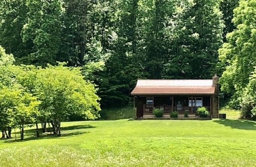 Glenhayes Cabin | Workman's Wildlife Haven, Secluded country setting vacation cabin