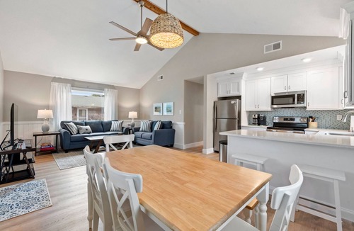 Colington House | Wright On Time: Central Location | Dogs Welcome