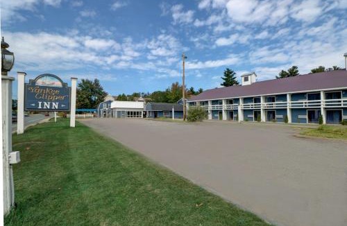 North Conway Hotel | Yankee Clipper Inn, SureStay Collection by Best Western