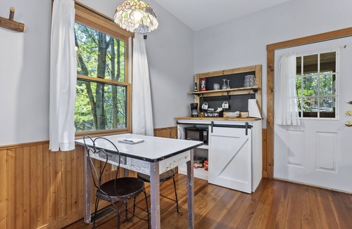 Logan Cottage | Yarrow Cottage at The Inn & Spa at Cedar Falls