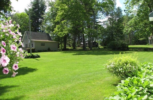 Belfast Cottage | Year Round Fully furnished 3 bedroom Lake side cottage, beautiful sunrises.