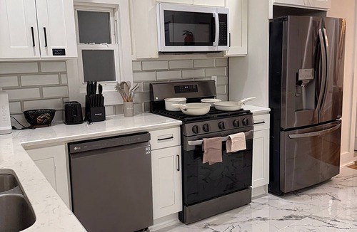 Orange House | Your Oasis in the City w/Jacuzzi , Parking, self check in and WiFi