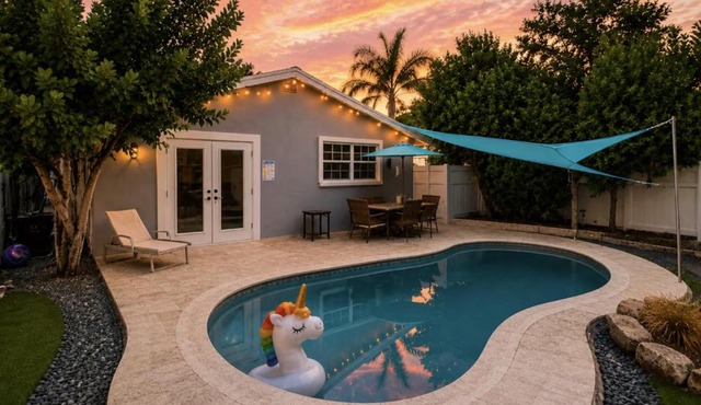 2BR FIFA World Cup Pool Home, Near Beach, Pet OK, BBQ, Sleeps 6-8, Near Hard Rock Stadium