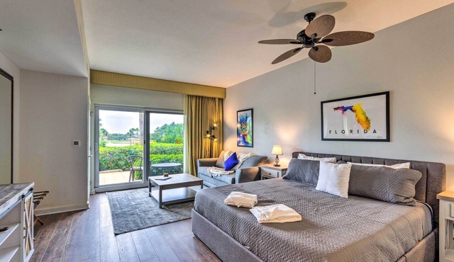 Coastal Condo: Patio & Free Resort Amenities!