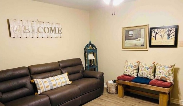 Inviting Comfortable Eclectic 2 Bedroom Apt