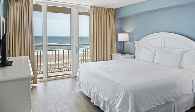 Refresh in This Ocean View 1BR w/Resort Amenities, Kitchen & Beach Nearby