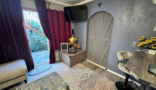Remodeled 1-bedroom apartment in Costa Mesa with WiFi access