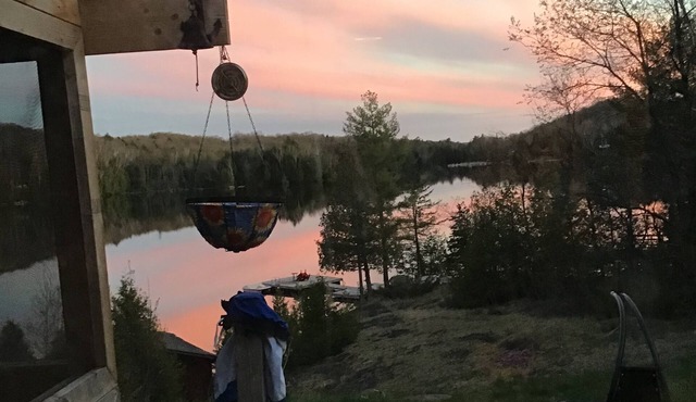 Rustic Waterfront Cottage -3 Bedroom,Sunset Views,Screened in Porch,Firepit,BBQ