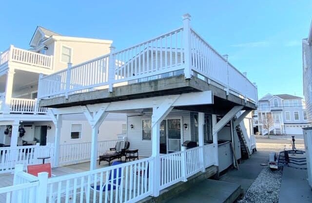 2 bedroom, 1 bath bayfront condo that sleeps 6