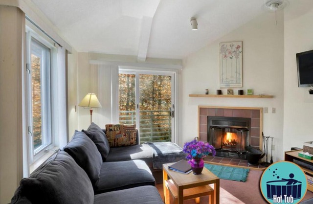 2-bedroom condo with pool and hot tub Woods Resort 26