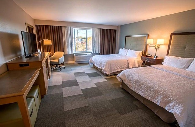 2-Star Hotel ∙ Hampton Inn by Hilton Amesbury, MA