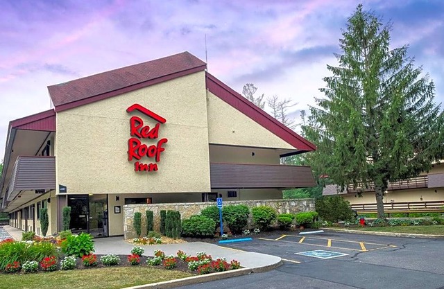 2-Star Hotel ∙ Red Roof Inn Salem