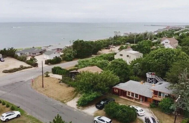 3 Bedroom Montauk Vacation Rental, One Block From The Private Beach!