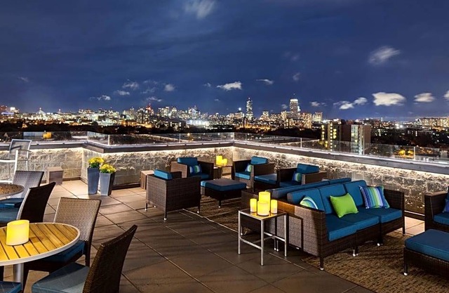 3-Star Hotel ∙ DoubleTree Suites by Hilton Hotel Boston - Cambridge