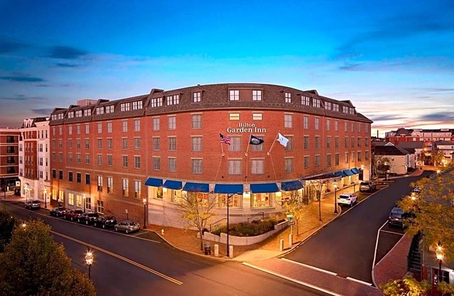 3-Star Hotel ∙ Hilton Garden Inn Portsmouth Downtown