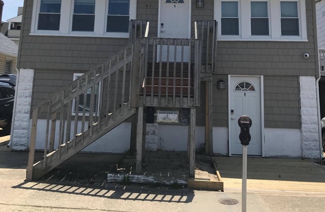 8 bedroom, 3 full bath, Ocean Block near Everything