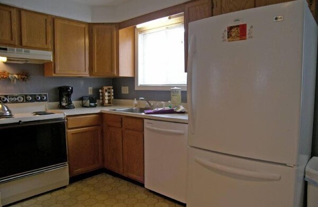 A0163- Managed by Loon Reservation Service - NH Meals & Rooms Lic# 056365