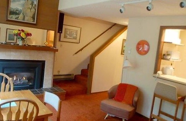 Apartment 85SW Deluxe Family Condo w/ Balcony in Mount Baker/Glacier - 4 persons, 2 bedrooms