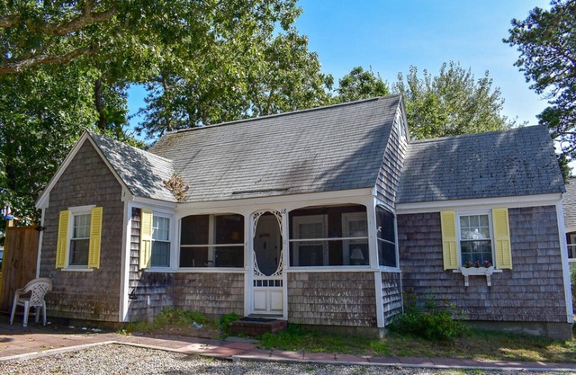 Beach Hills Rd 18. Cute cottage less than 200 yards from sandy beach