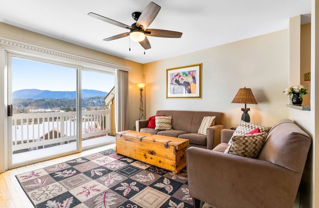 Beautiful Stowe getaway w/shared pool/hot tub, balcony & wood-burning fireplace