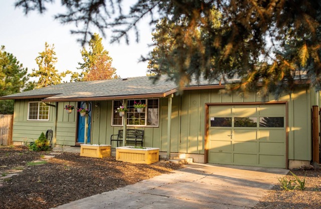 Bend Parkside Cottage—aka: 'Dog Paradise'
