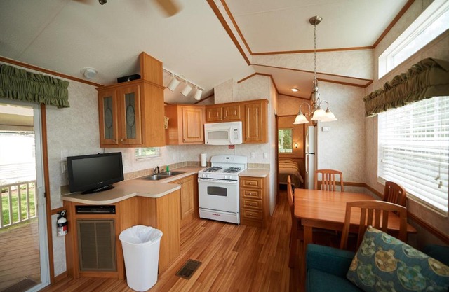 Bethpage Two-Bedroom Cottage 8