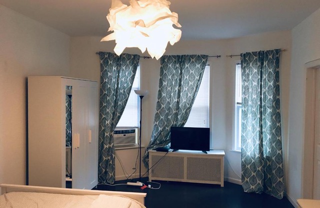 Big design room in 3bdr apt. Brooklyn.Bensonhurst.