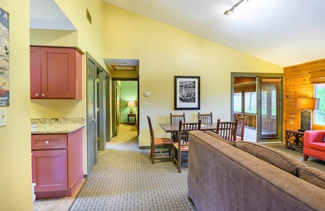 Christmas Mountain Village, Wisconsin Dells, 2 Bedroom Timber
