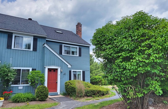 Close to shops/dining, river/town access, AC/fireplace, patio. A0008 by LRS