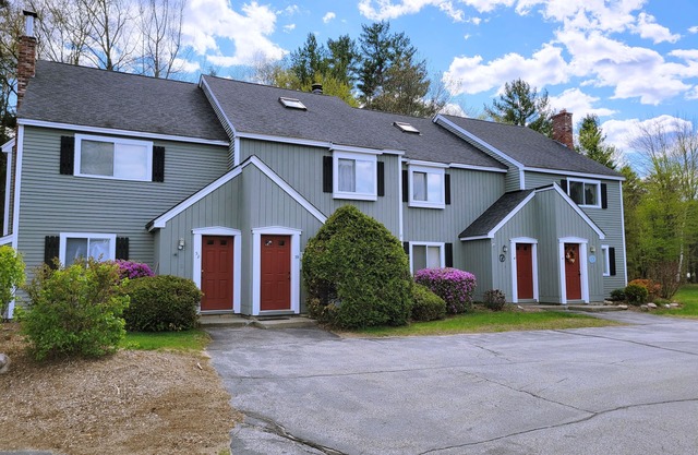 Close to shops/dining/town access. Pet-friendly, Wifi, AC, deck. A0039 by LRS