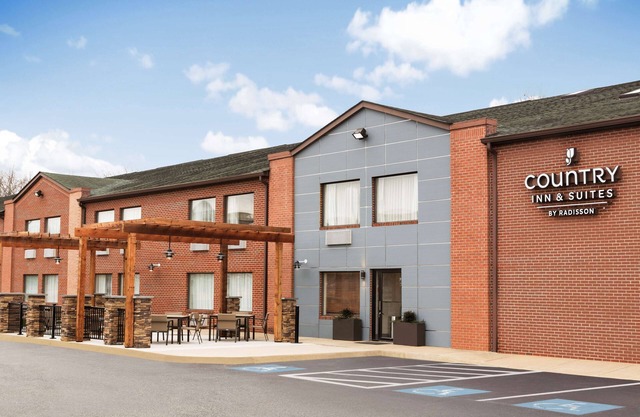 Country Inn & Suites by Radisson, Dahlgren-King George, VA