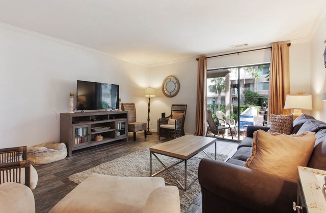 Courtside 94 - Updated Ground Floor 2 bedroom