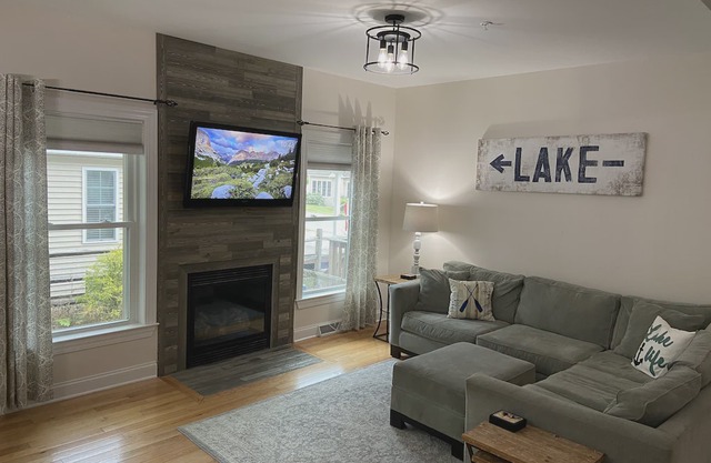 Cozy townhouse in the heart of Bolton Landing