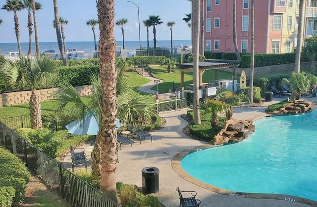 Dawn 722-Poolside Paradise, Private Balcony, Pool View, Resort is Directly on Seawall