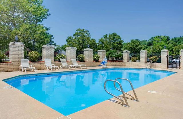 Days Inn by Wyndham Newport News City Center Oyster Point