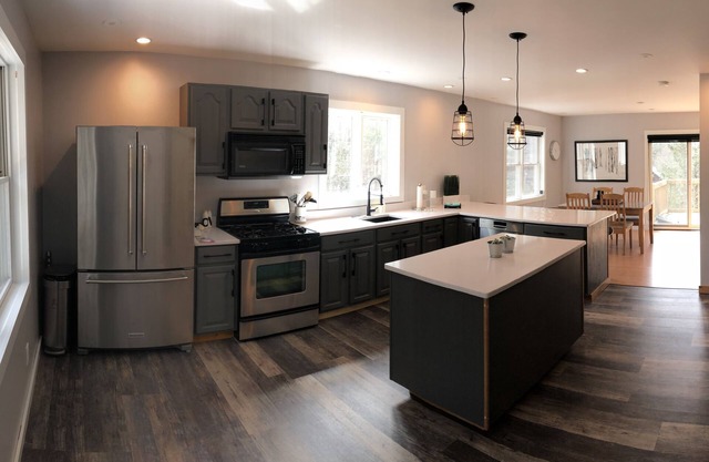 Discount for weeks August 17 & August 24 BOLTON LANDING - Beautiful, Quiet Home