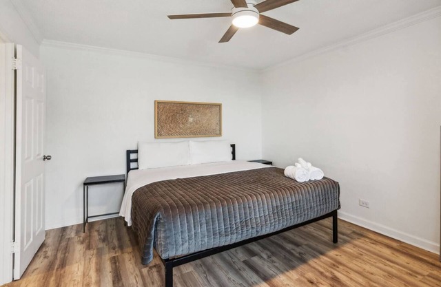 Dwntwn Condo Walk to AmericMart/Aquarium, sleep 3