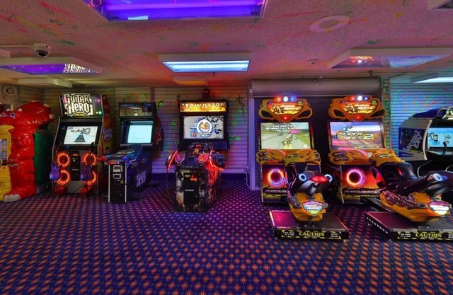 Enjoy Casinos And Nightlife! 4 Spacious Units In The Heart Of Laughlin! Bar!