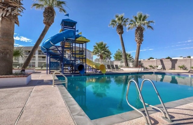 Family Fun Flat with pool views @ Las Palmas Resort