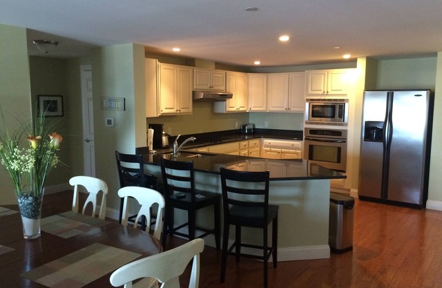 Grand Victorian Condo, 3 Bedroom, Located On The Beach
