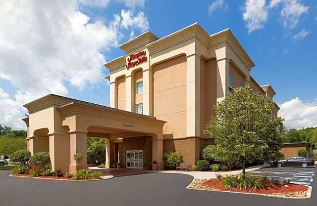 Hampton Inn & Suites Greenfield