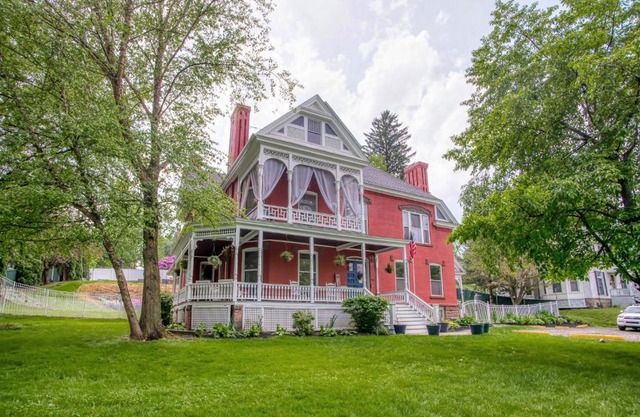 Hatch House Bed & Breakfast